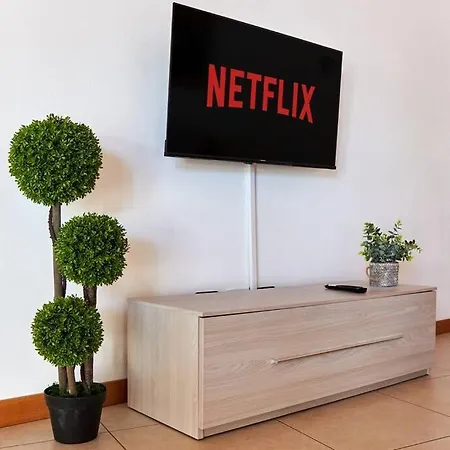 Airport 8 Min A/c - Netflix- Free Parking Apartment