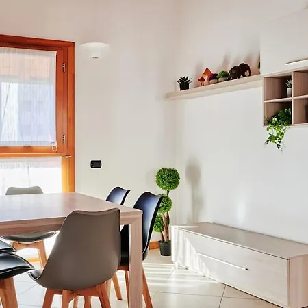 Airport 8 Min A/c - Netflix- Free Parking Apartment *