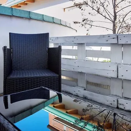 Airport 8 Min A/c - Netflix- Free Parking Apartment *