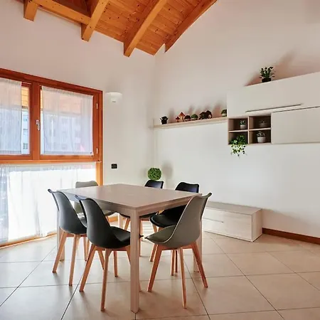 Airport 8 Min A/c - Netflix- Free Parking Apartment