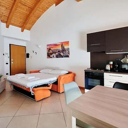 Airport 8 Min A/c - Netflix- Free Parking Apartment